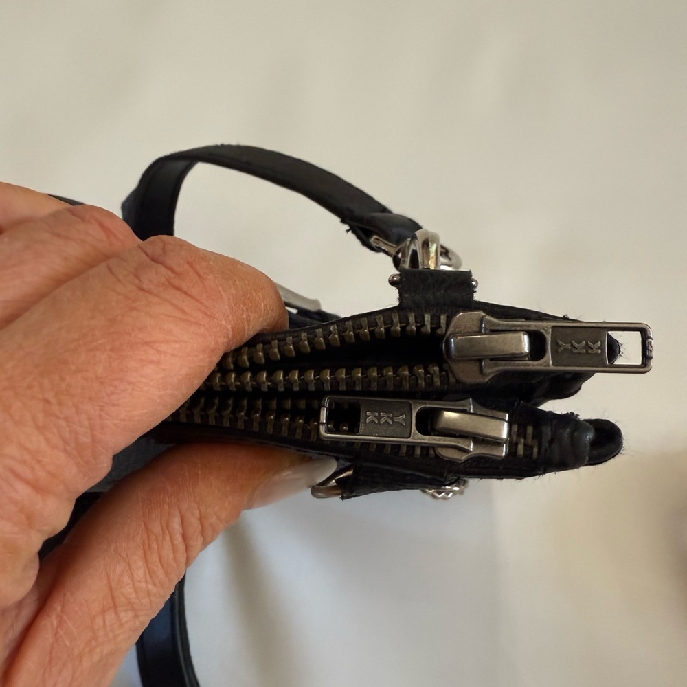 Milwaukee, leather small Black Crossbody Bag  silver hardware triple compartment - Picture 12 of 13